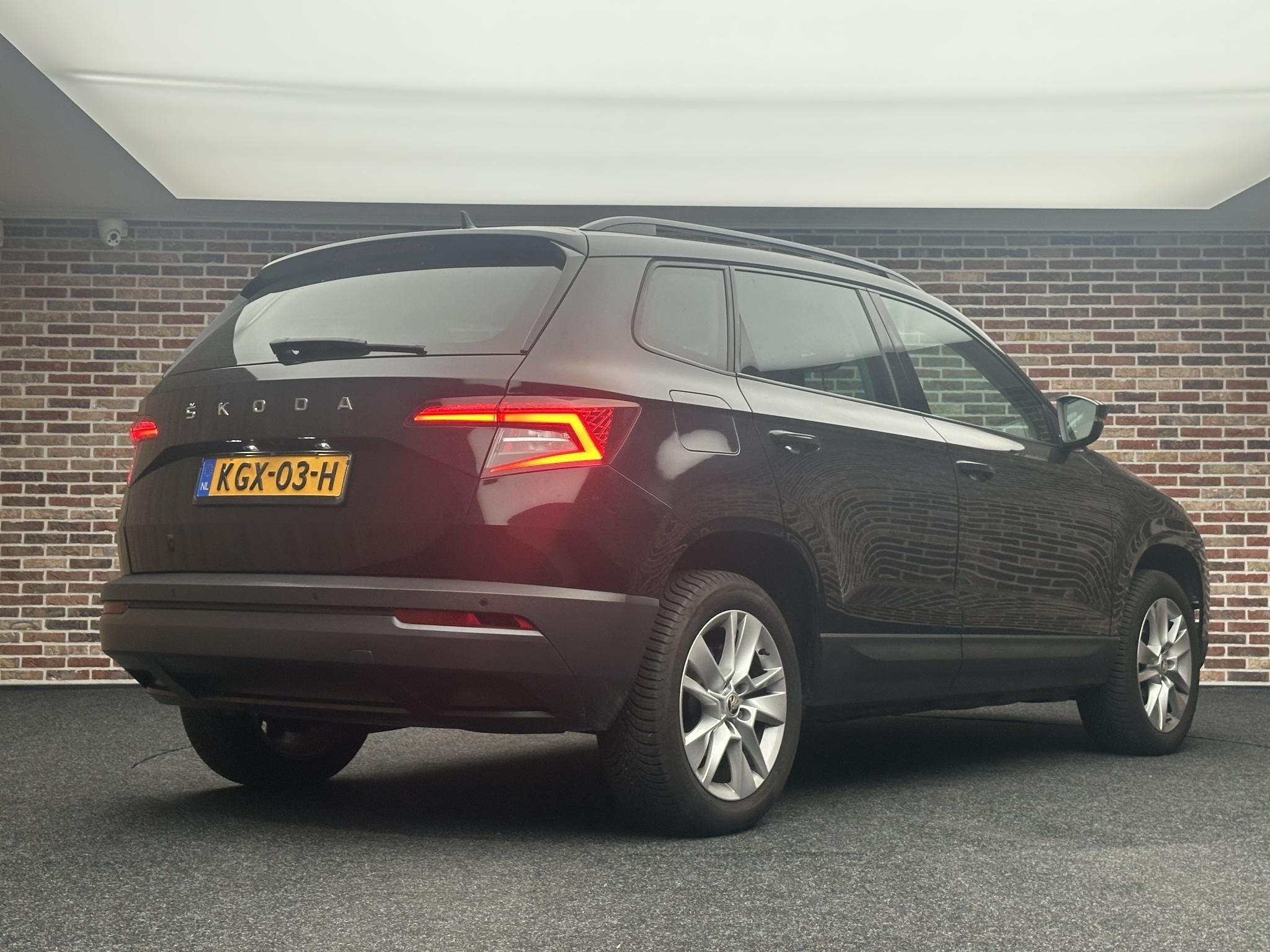 Skoda Karoq 1.5 TSI ACT Business Edition, Auto's, Stof, 4 cilinders, Zwart, Karoq