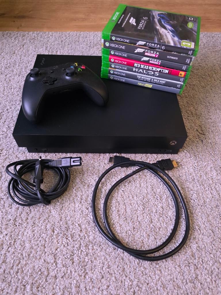 Xbox One X 1TB met nieuwe controller en 7 games, Spelcomputers en Games, Met games, Ophalen of Verzenden, Zo goed als nieuw, 1 TB