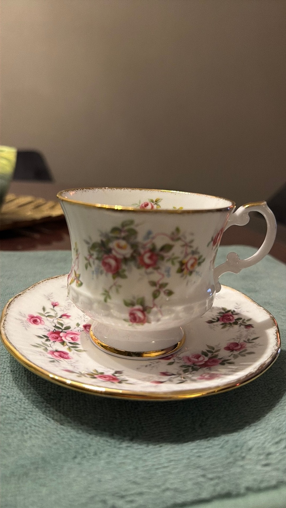Elizabethan Rosamund Theekop en Schotel - Fine Bone China, Ophalen of Verzenden