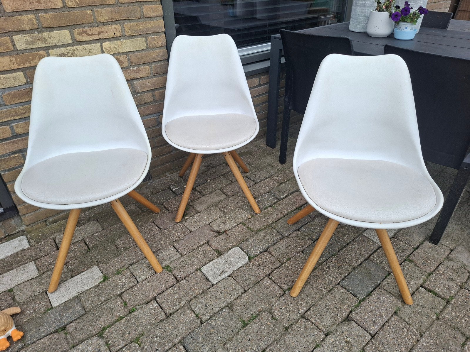 3 kuipstoelen, Ophalen of Verzenden, Gebruikt, Wit
