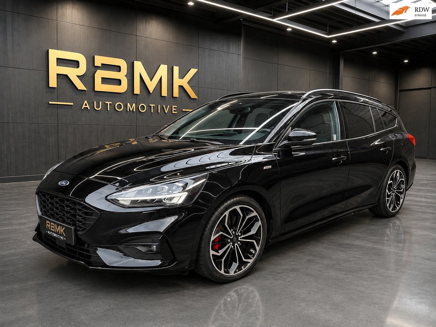 Ford Focus Wagon 1.5 EcoBoost ST Line / Panorama dak!, Auto's, Ford, 1345 kg, Stof, Zwart, Zwart