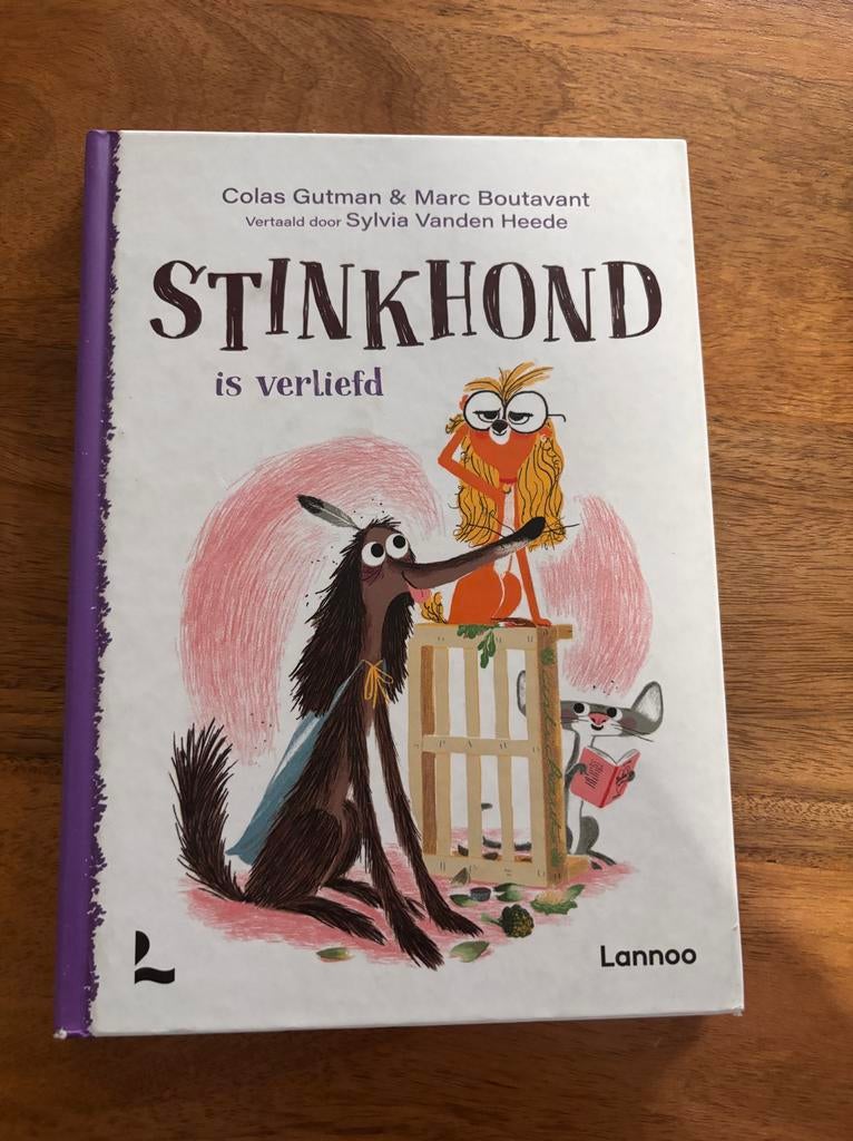 Stinkhond is verliefd - Kinderboek, Boeken, Ophalen of Verzenden, Zo goed als nieuw, Fictie algemeen