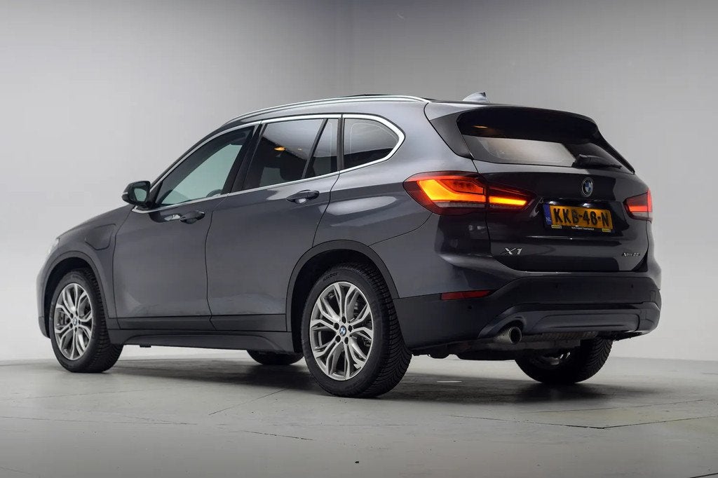 BMW X1 xDrive 25e eDrive Edition Aut. [ Panorama Camera Navi, Auto's, 125 pk, Gebruikt, 750 kg, Bedrijf