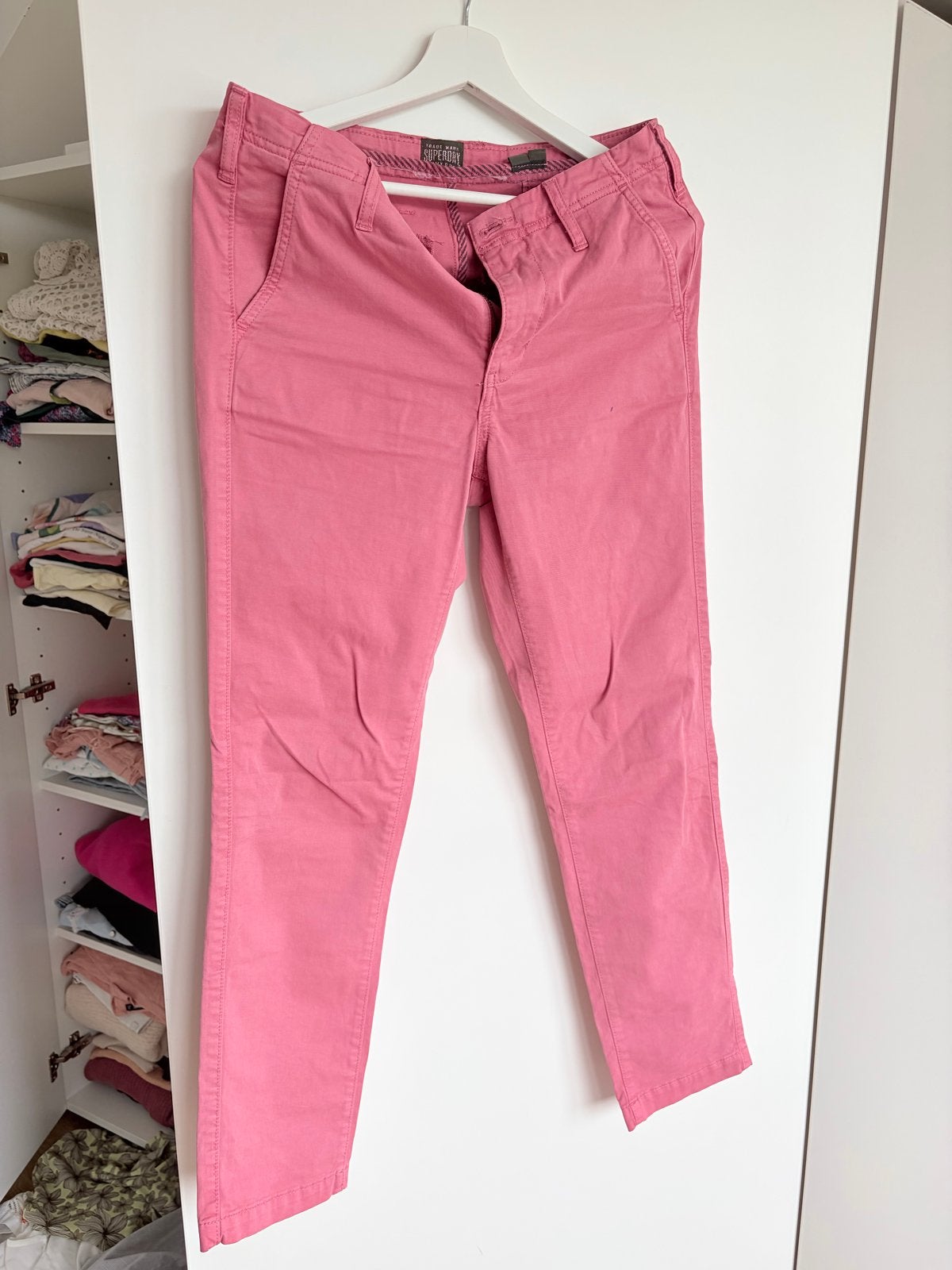 Superdry roze broek, Maat 38/40 (M), Nieuw, Ophalen of Verzenden, Roze