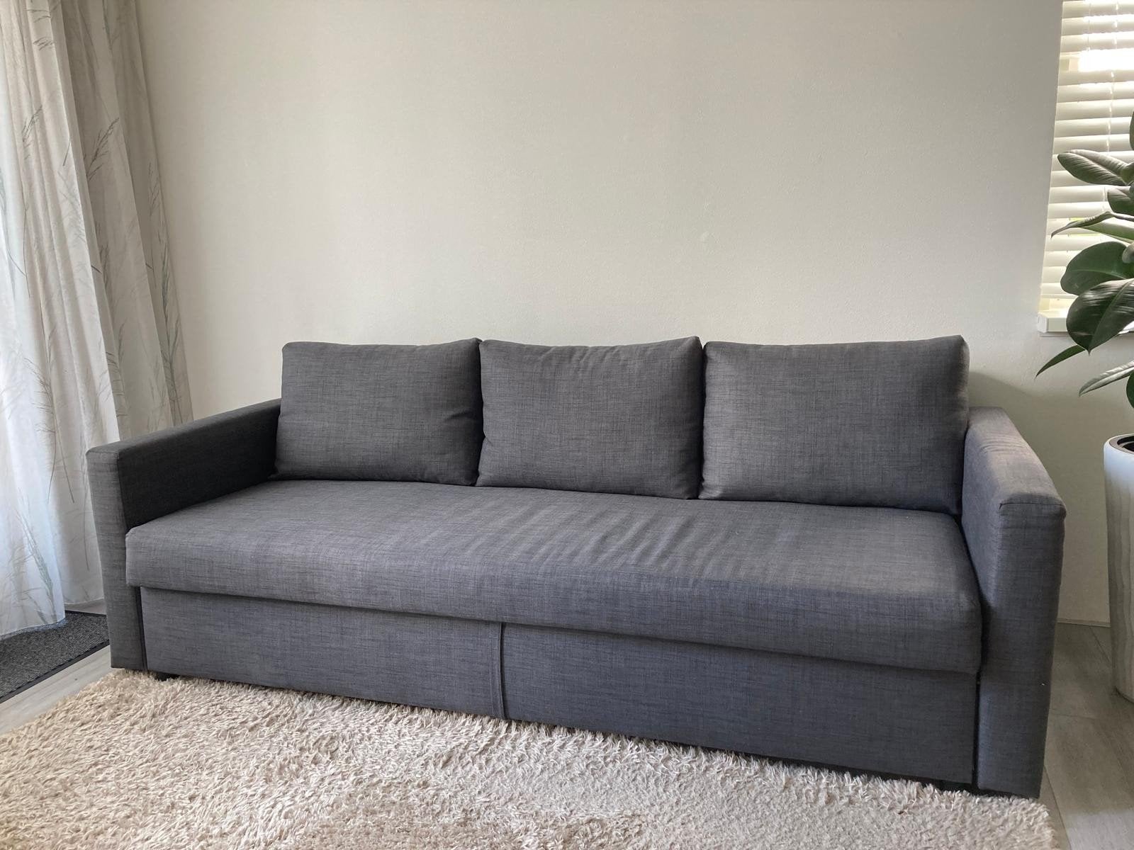 IKEA FRIHETEN 3-zits slaapbank, Skiftebo donkergrijs, Huis en Inrichting, Slaapkamer | Slaapbanken, Ophalen, Zo goed als nieuw