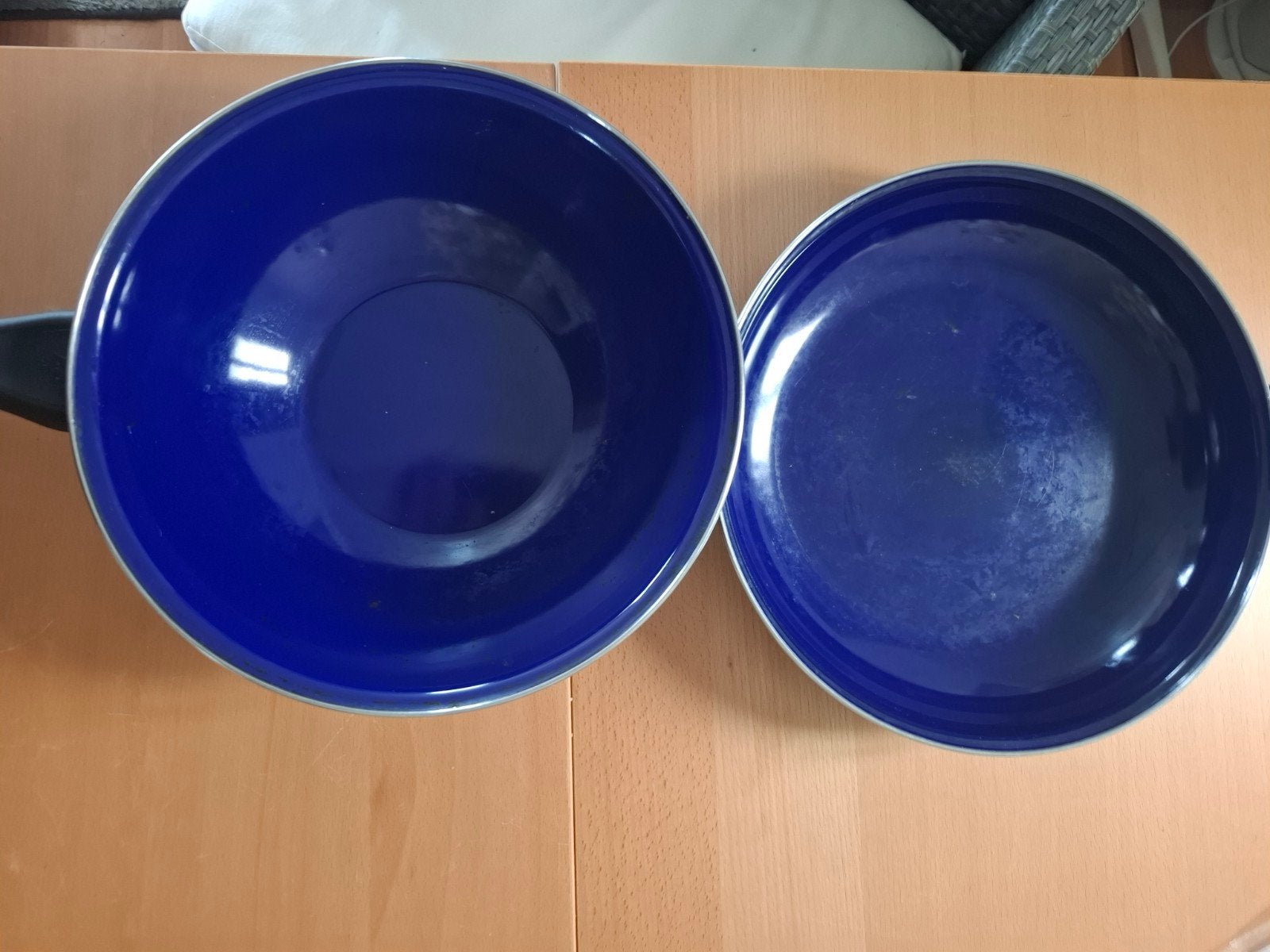 2 vintage BK pannen – 30 en 28 cm – zwart/blauw, Ophalen of Verzenden, Gebruikt, Gietijzer