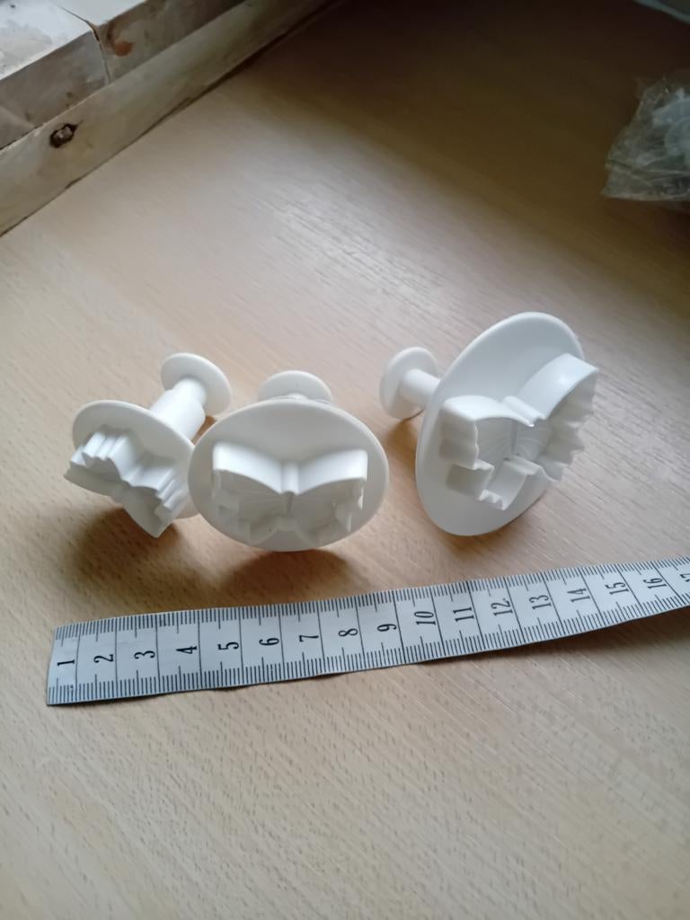 3 Nieuwe Vlinder Stekers voor Fondant/Marsepein, Ophalen of Verzenden, Nieuw, Taarten of Cupcakes, Versiering