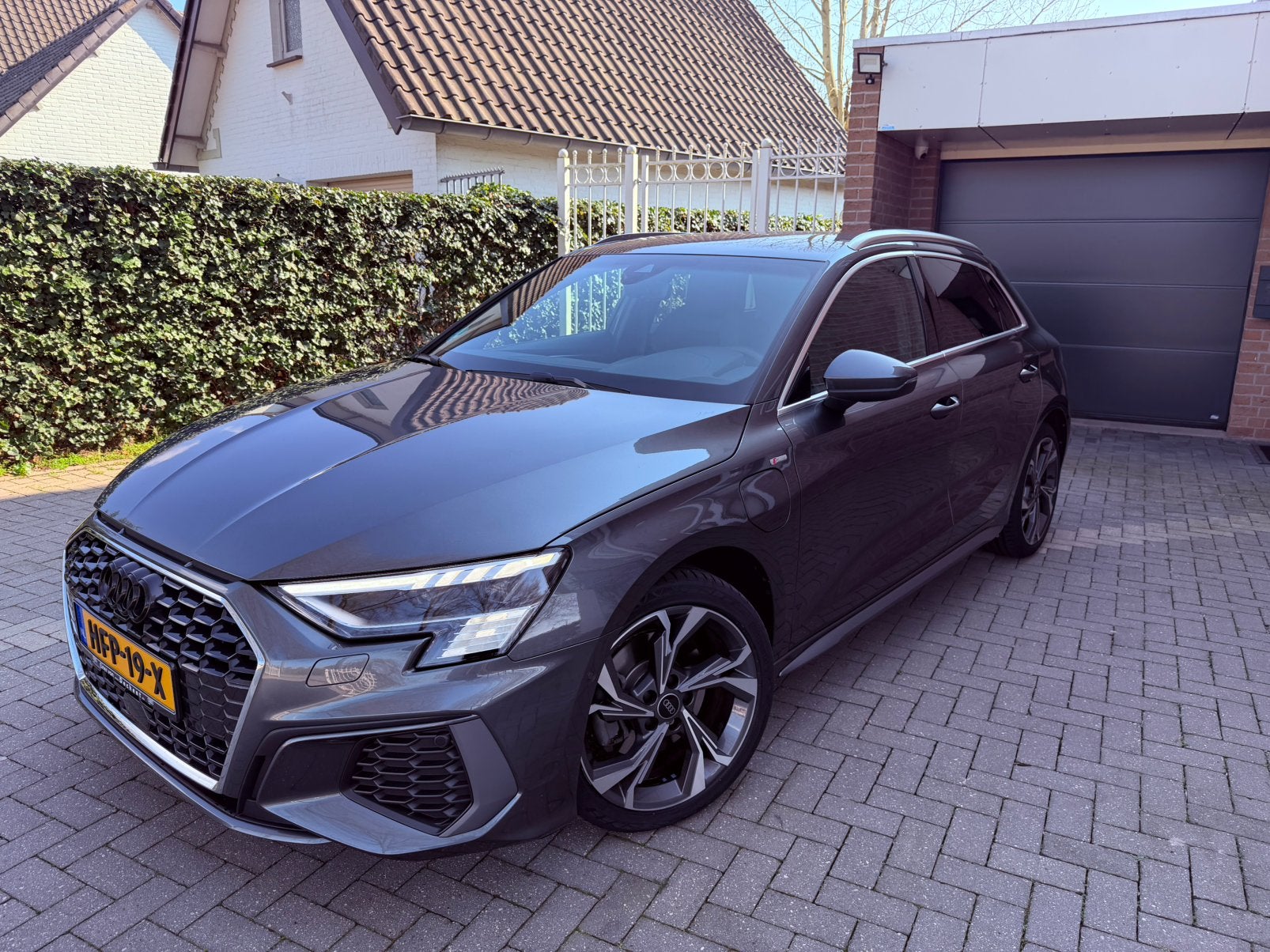 Audi A3 40 Tfsi e 3x S-line Bang & Olufsen, Daytona grijs, 4 cilinders, 1535 kg, Leder en Stof, Startonderbreker