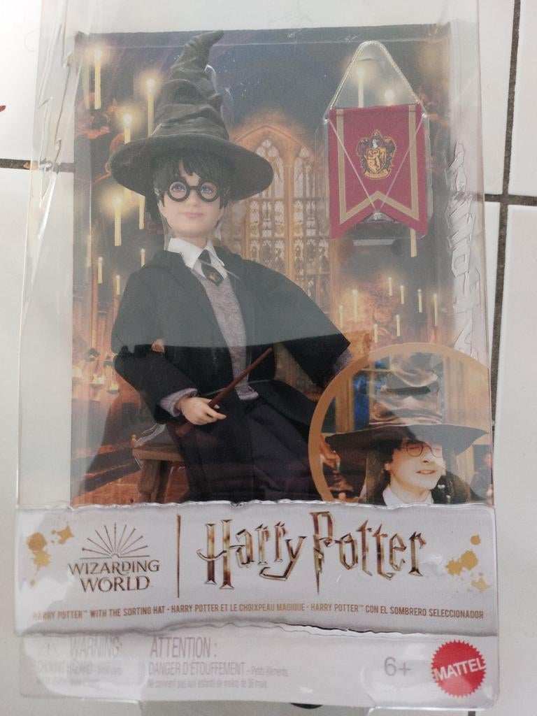 Harry Potter actiefiguur met stoel en hoed - Nieuw in doos, Ophalen of Verzenden, Nieuw, Actiefiguurtje