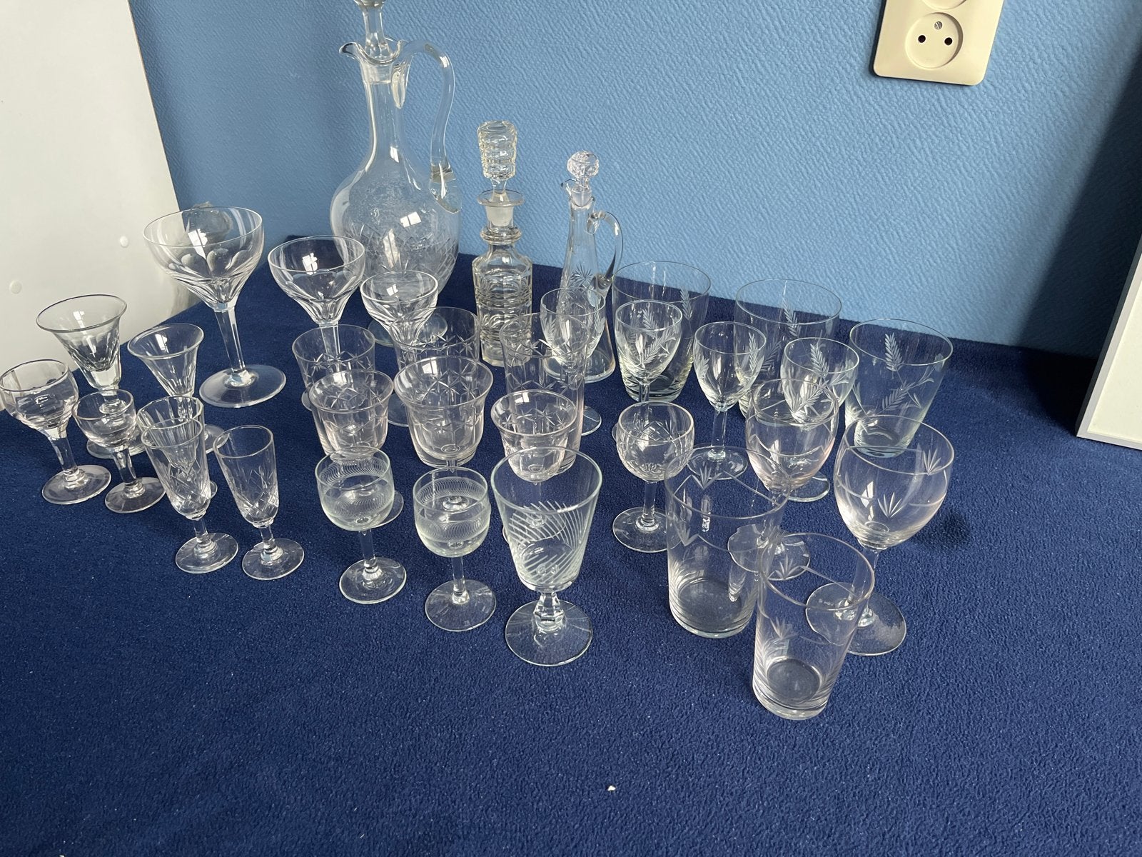 Diverse glazen en karaffen, Ophalen