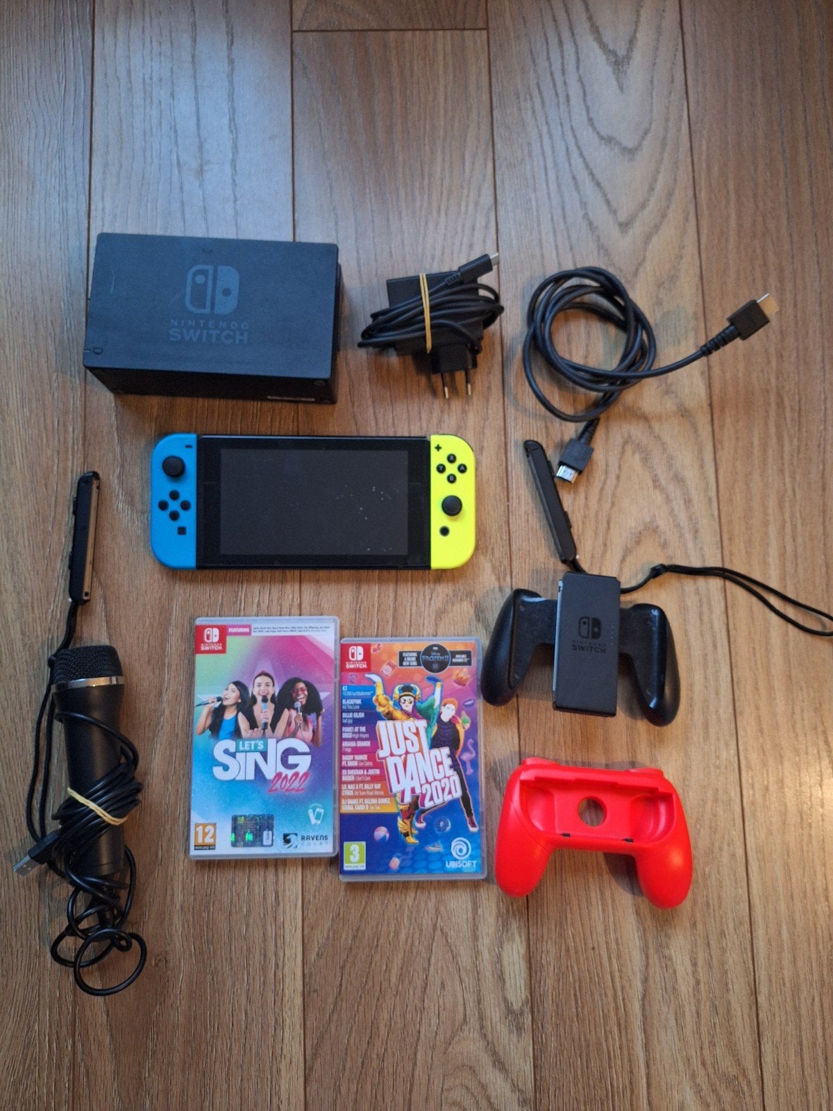 Nintendo Switch V1 met 2 games en accessoires, S, Ophalen of Verzenden, Zo goed als nieuw, S