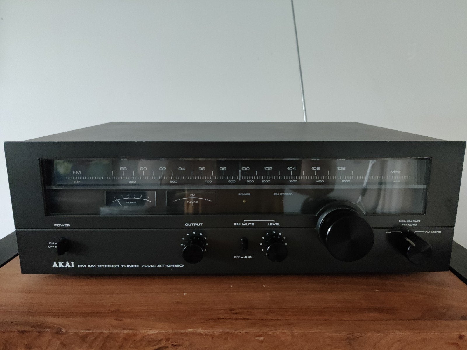 Akai AT-2450 FM/AM Stereo Tuner - Vintage Audio, Ophalen of Verzenden, Gebruikt, Analoog