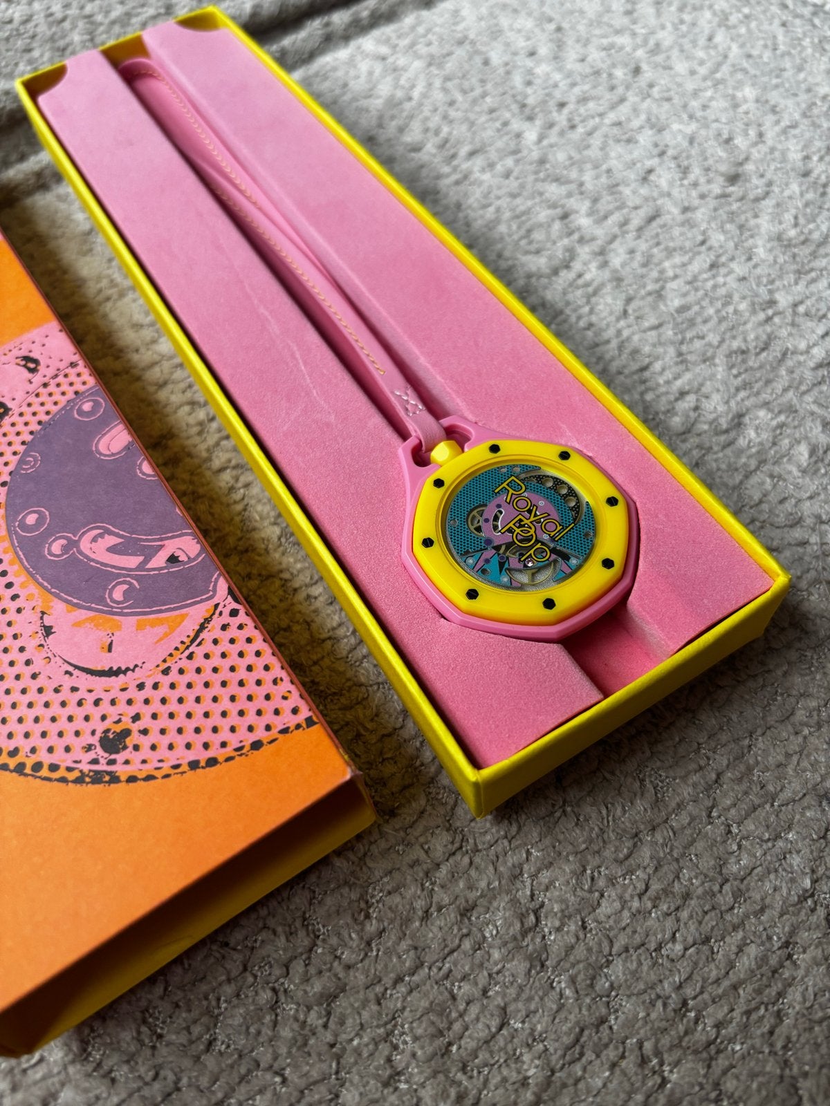 Swatch Royal Pop Big Roz Zakhorloge met tas, Swatch, Ophalen of Verzenden, Zo goed als nieuw, Kunststof