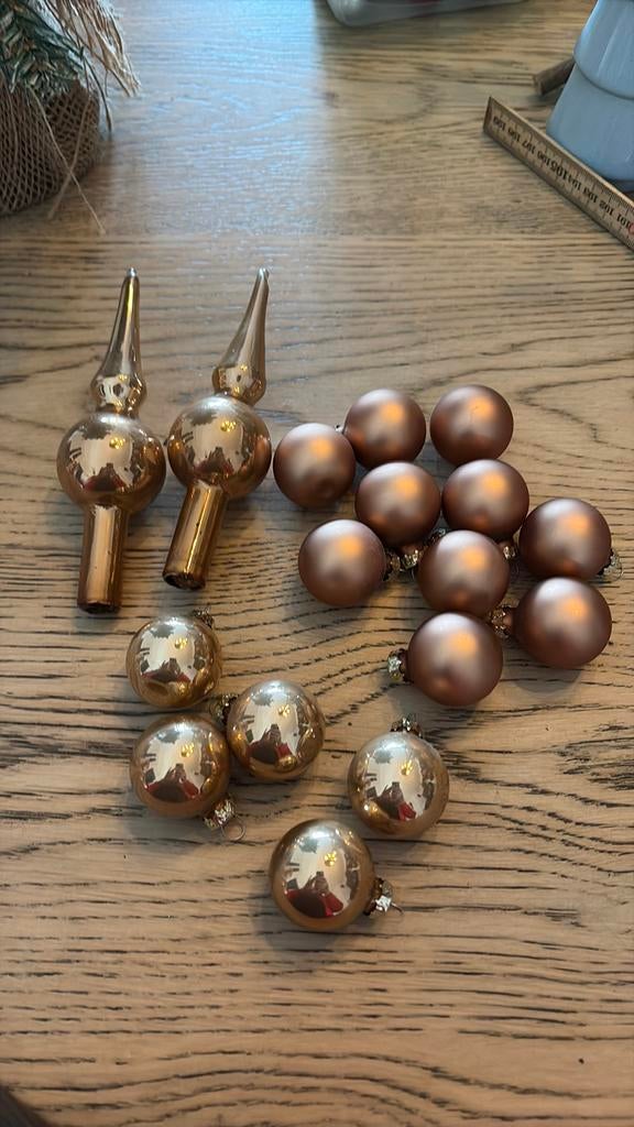Kerstballen en twee pieken voor mini kerstboom, Diversen, Ophalen, Zo goed als nieuw