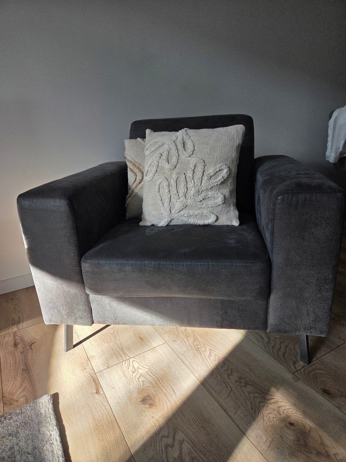 Comfortabele donkergrijze fauteuil, 75 tot 100 cm, Ophalen of Verzenden, Zo goed als nieuw, Metaal