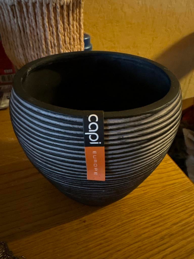Capi Europe bloempot, zwart met ribbels, Tuin en Terras, Bloempotten, Ophalen, Kunststof, Rond, Binnen