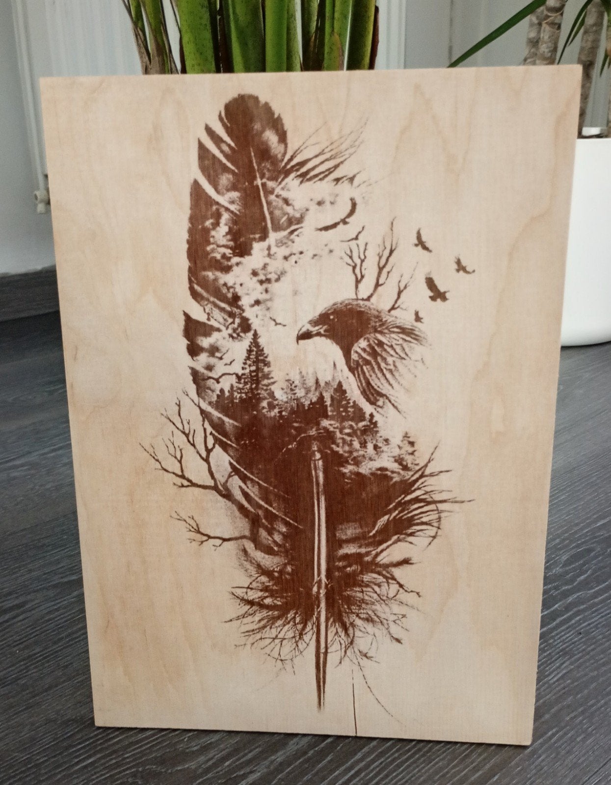 Lasergegraveerde Raven Spirit op multiplex A4, Ophalen of Verzenden, Handgemaakt, Wanddecoratie, 20 - 50 cm