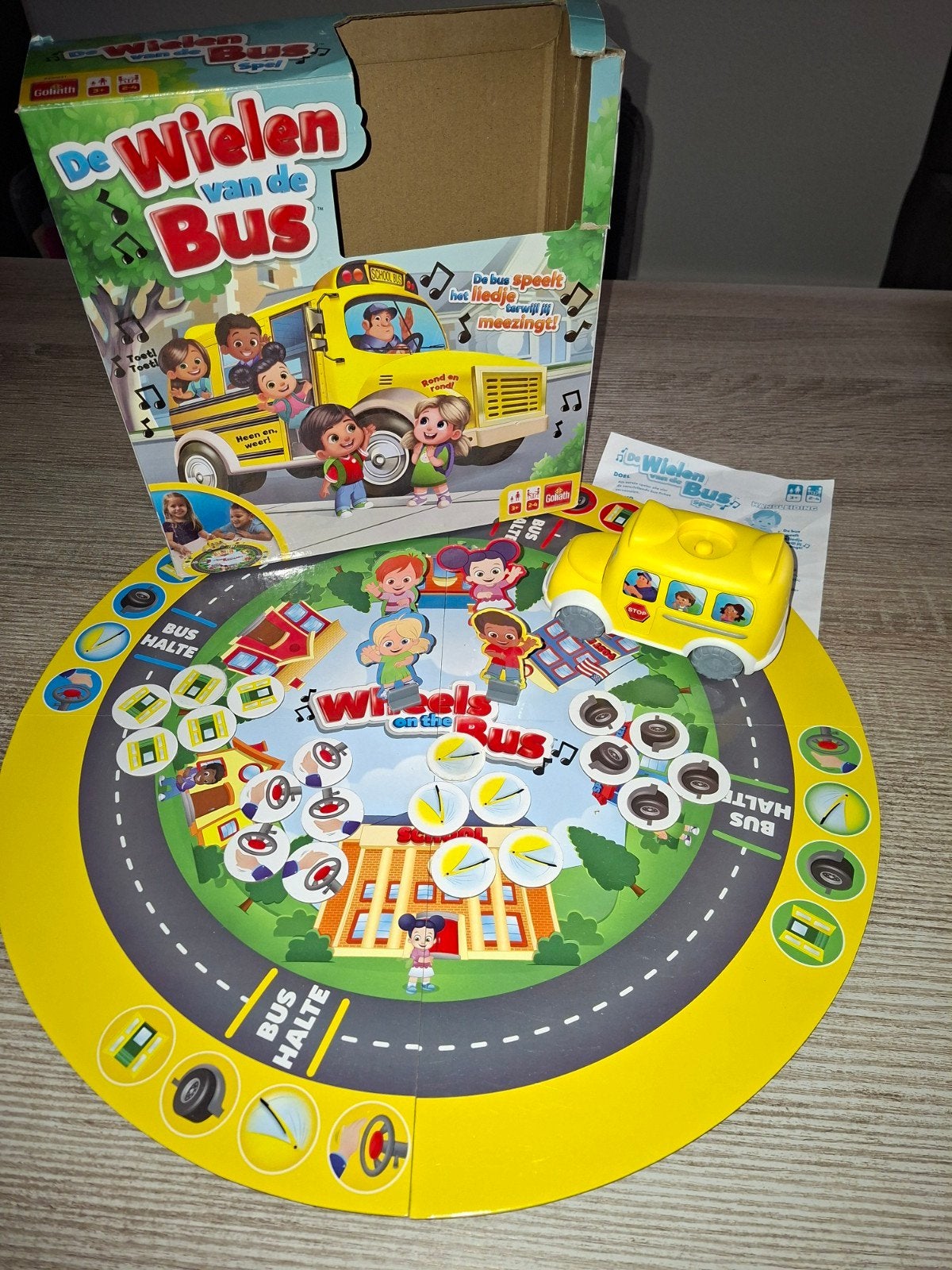 De wielen van de bus, Ophalen of Verzenden, Zo goed als nieuw
