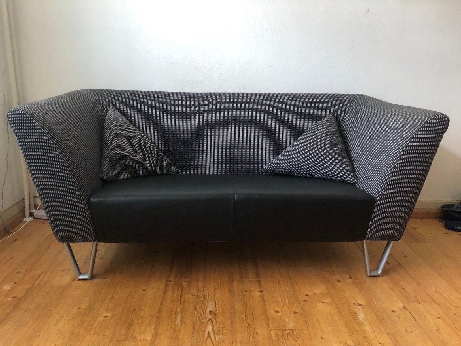 Design Harvink 2-zitbank in zeer goede staat, Huis en Inrichting, Banken | Bankstellen, Ophalen, Zo goed als nieuw, 75 tot 100 cm