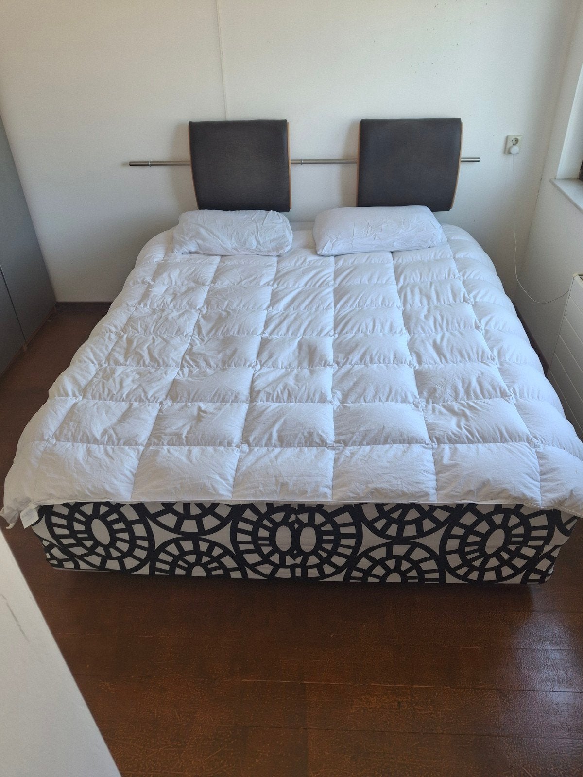 Ikea Boxspring 210x180 + 2x Sultan matras- Zo goed als n, Tweepersoons, Ophalen of Verzenden, Zo goed als nieuw, 180 cm