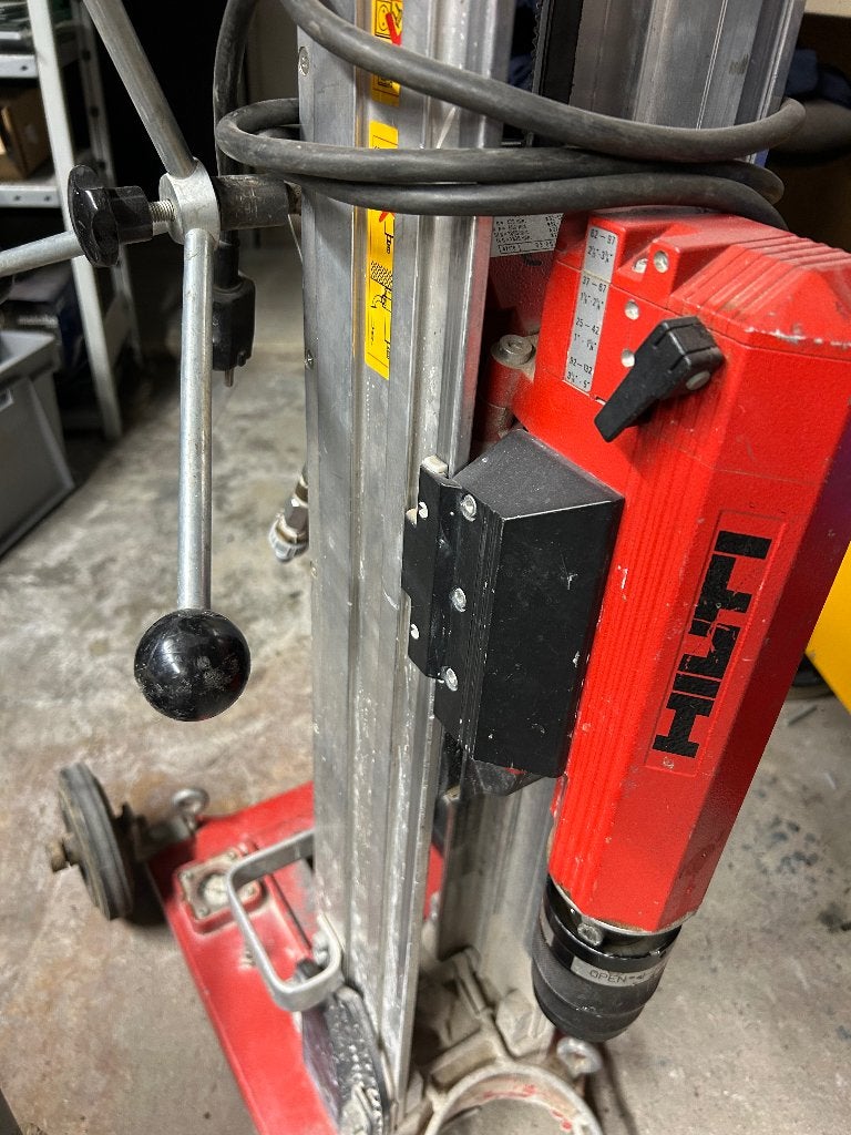 Hilti DCM 1.5 2000W Kernboormachine, Ophalen, Variabele snelheid, Kolomboormachine, Gebruikt