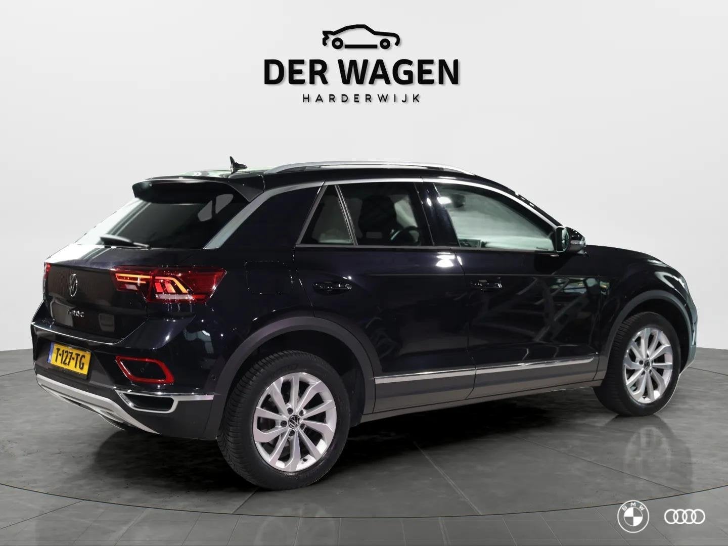 Volkswagen T-Roc 1.5 TSI BUSINESS / MASSAGE / ACC / CAMERA /, Auto's, Volkswagen, 1258 kg, 4 cilinders, Leder en Stof, Zwart