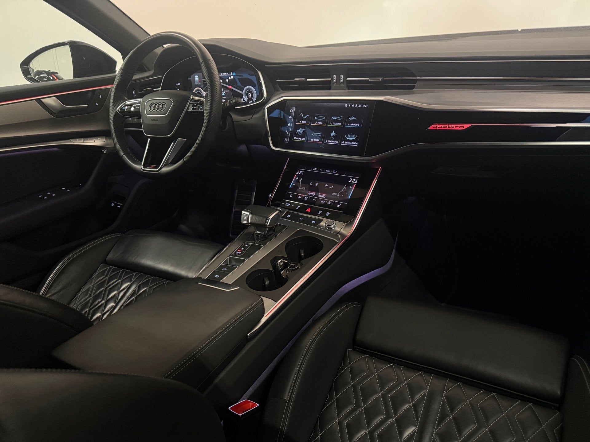 Audi A6 Avant 55 TFSI e quattro S line Competition ACC Pano, Auto's, Automaat, Dealer onderhouden, Zwart, 4 cilinders