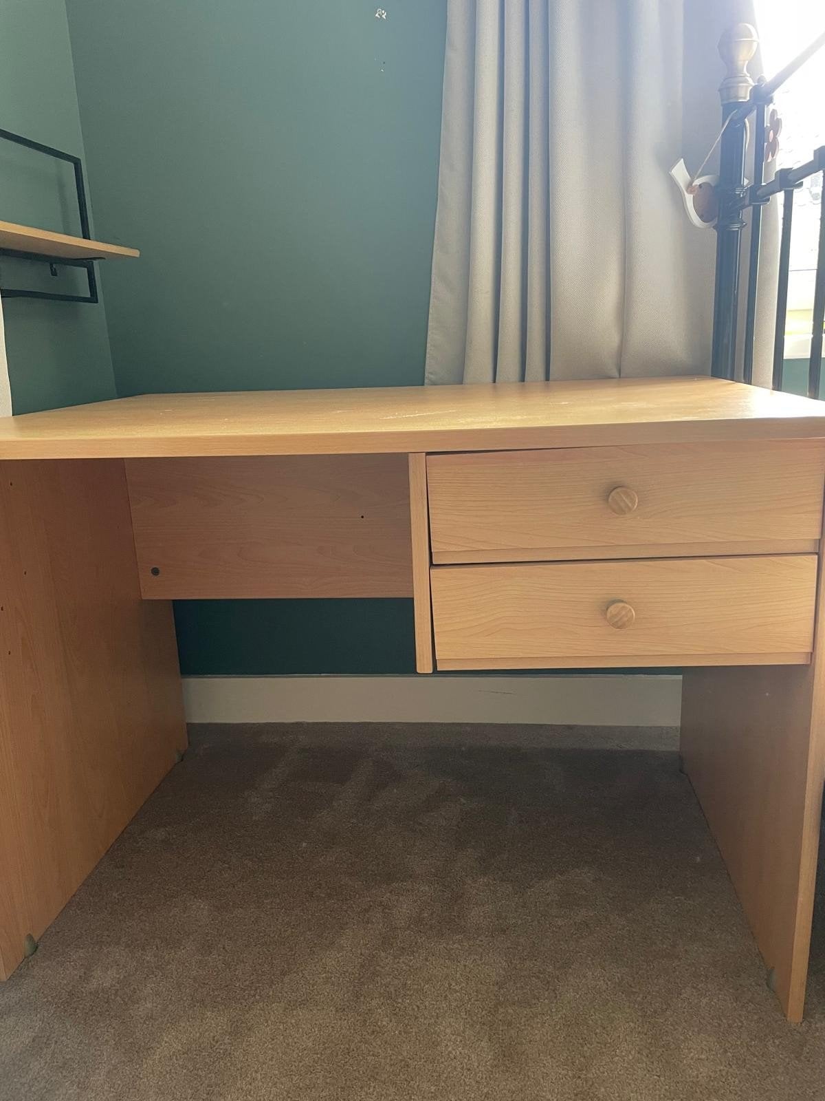 Houten bureau met lades, Ophalen, Met lades, Gebruikt, Hout