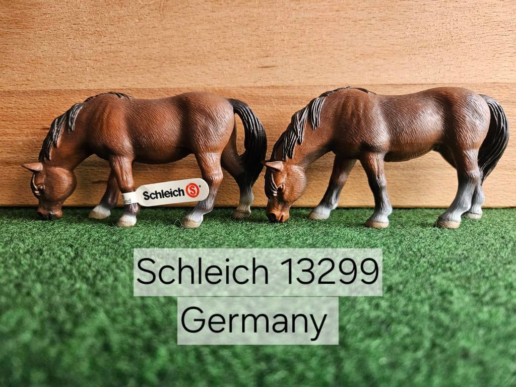 Schleich 13299 grazende rijpony met of zonder vaantje
2005, Ophalen of Verzenden, Zo goed als nieuw, Paard, Beeldje of Figuurtje