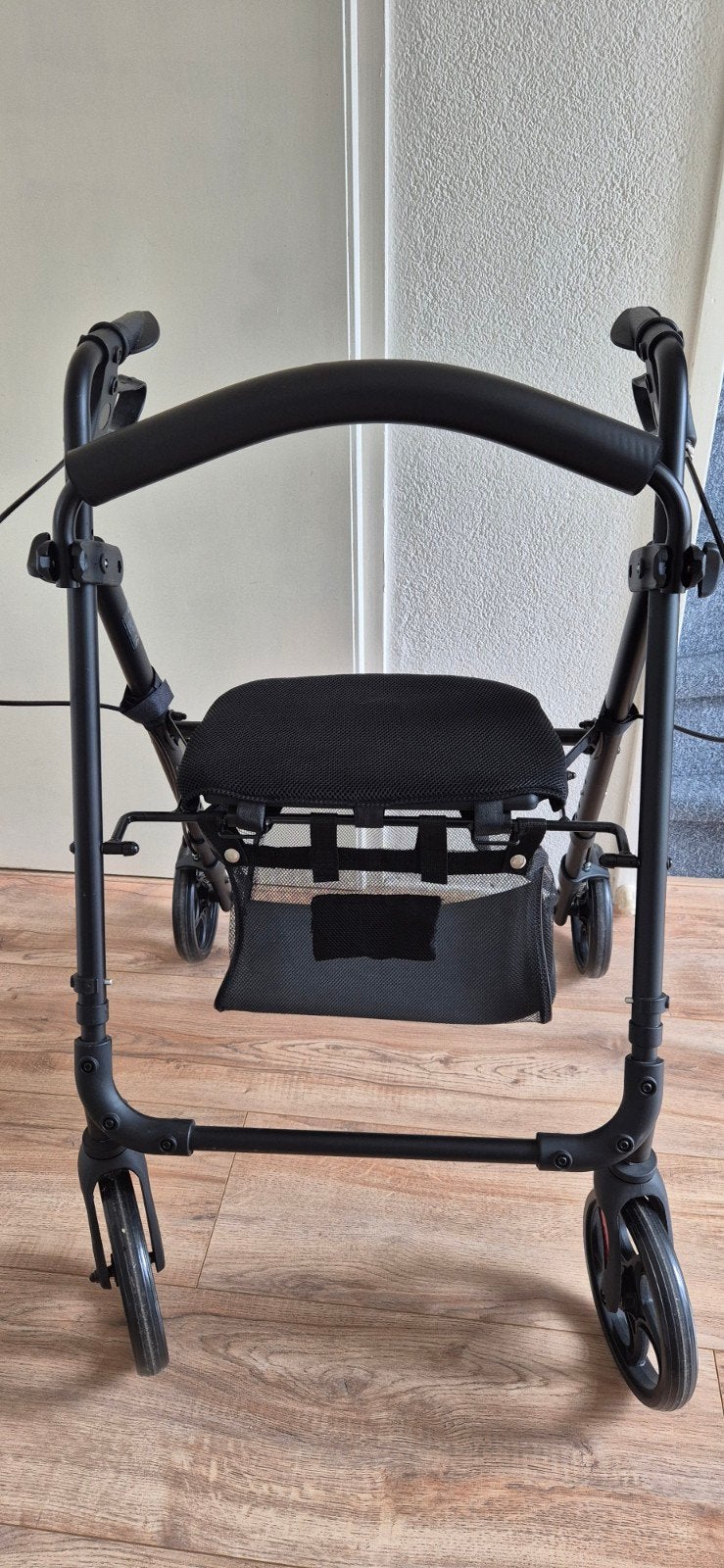 Rollator, zo goed als nieuw, Ophalen, Zo goed als nieuw