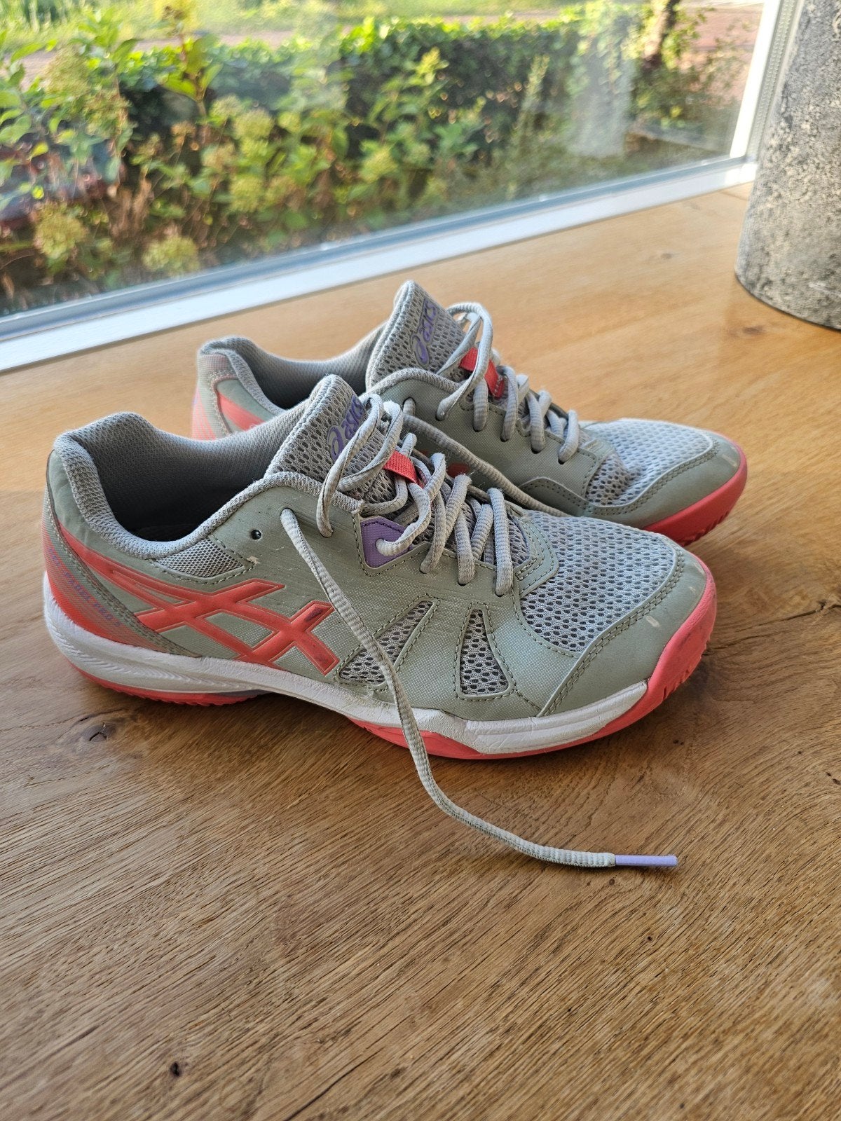 Asics zaalschoenen gymschoenen maat 39, Sportschoenen, Ophalen of Verzenden, Grijs, Gedragen