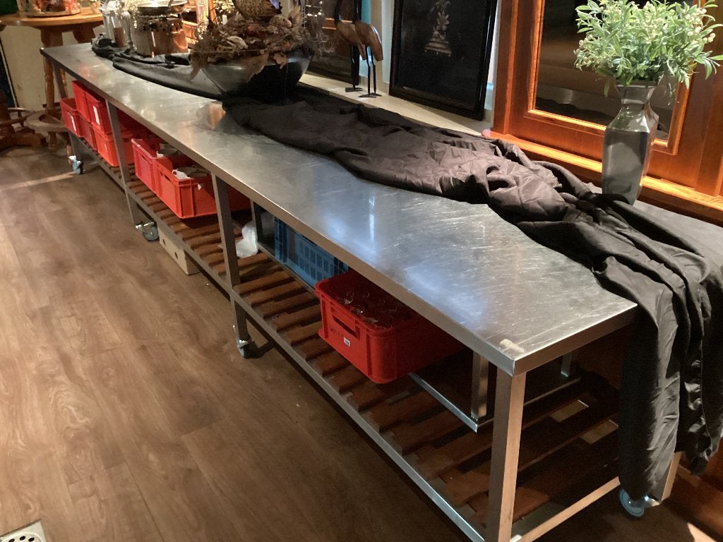 Zeer grote RVS werktafel met zwenkwielen, Ophalen, Zo goed als nieuw