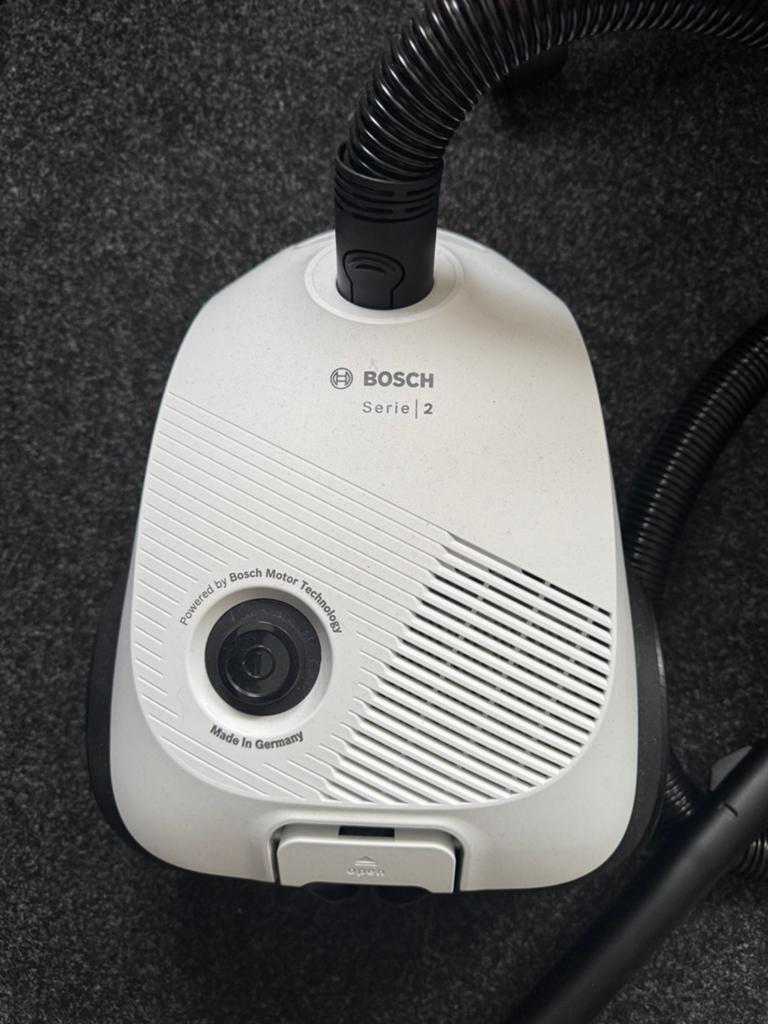 Bosch Serie | 2 stofzuiger. 1 keer gebruikt. ZGAN, Bosch, Zo goed als nieuw, Minder dan 1200 watt, Steelstofzuiger