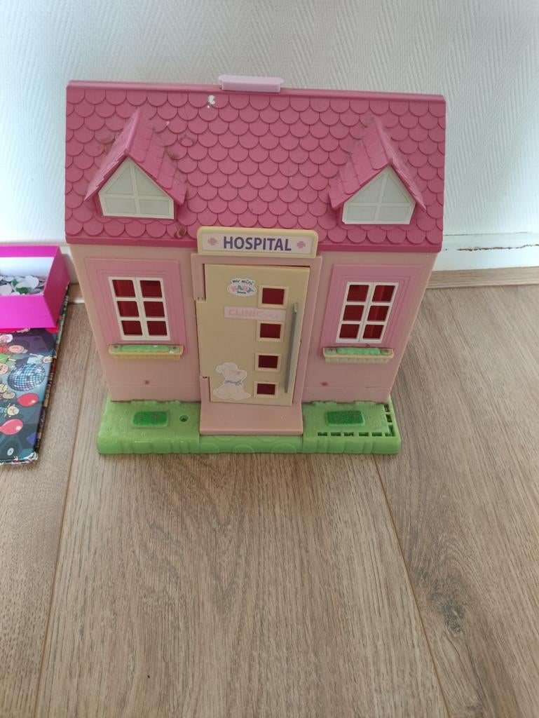 Huisje en of poppenbed, Ophalen, Poppenhuis
