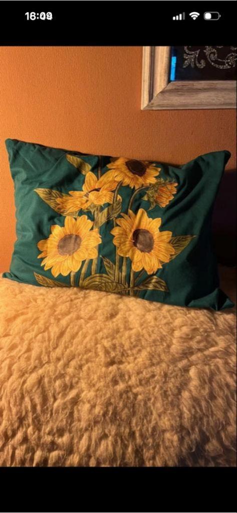 Nieuw handgemaakt kussen met zonnebloemen, Ophalen of Verzenden, Nieuw, Groen, Vierkant