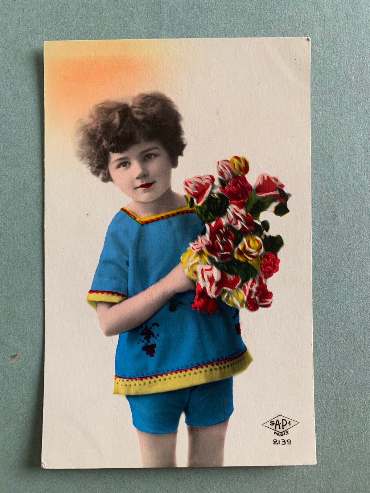 Kindje met bloemen, Verzamelen, Ansichtkaarten | Themakaarten, Ophalen of Verzenden, 1920 tot 1940, Ongelopen, Kinderen