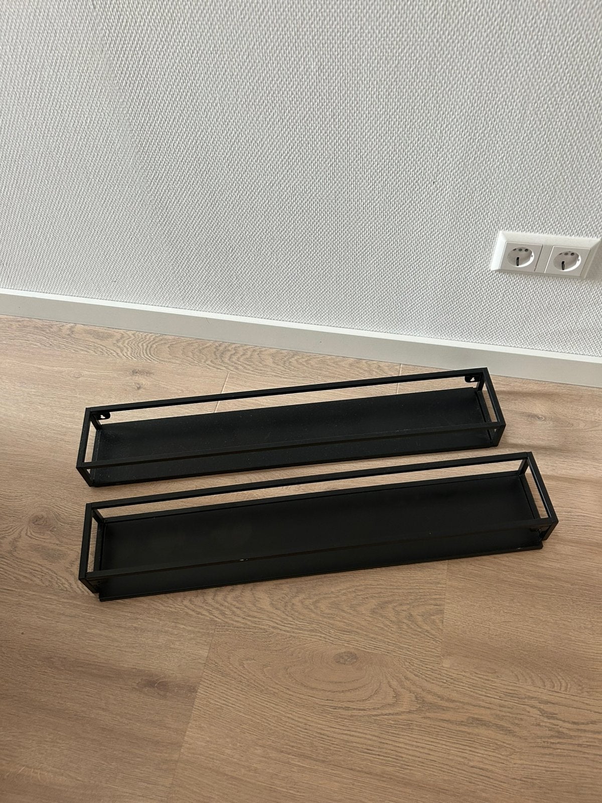 2 LINDÅSEN IKEA wandplank, Huis en Inrichting, Woonaccessoires | Wandplanken en Boekenplanken, Ophalen, Zo goed als nieuw