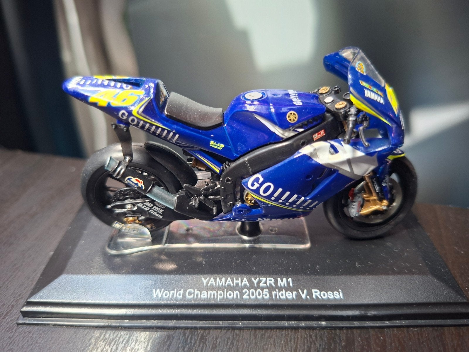 Yamaha YZR M1 Valentino Rossi 2005 Wereldkampioen, Overige merken, Ophalen of Verzenden, Zo goed als nieuw, Groter dan 1:32