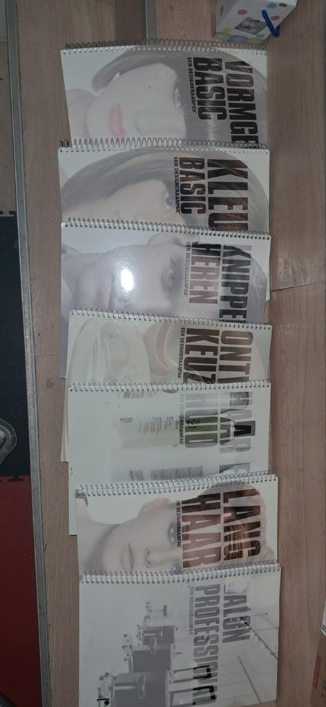 Pivot Point Kappersboeken - Complete Set, Boeken, Ophalen of Verzenden, Gelezen, MBO, Pivot Point International