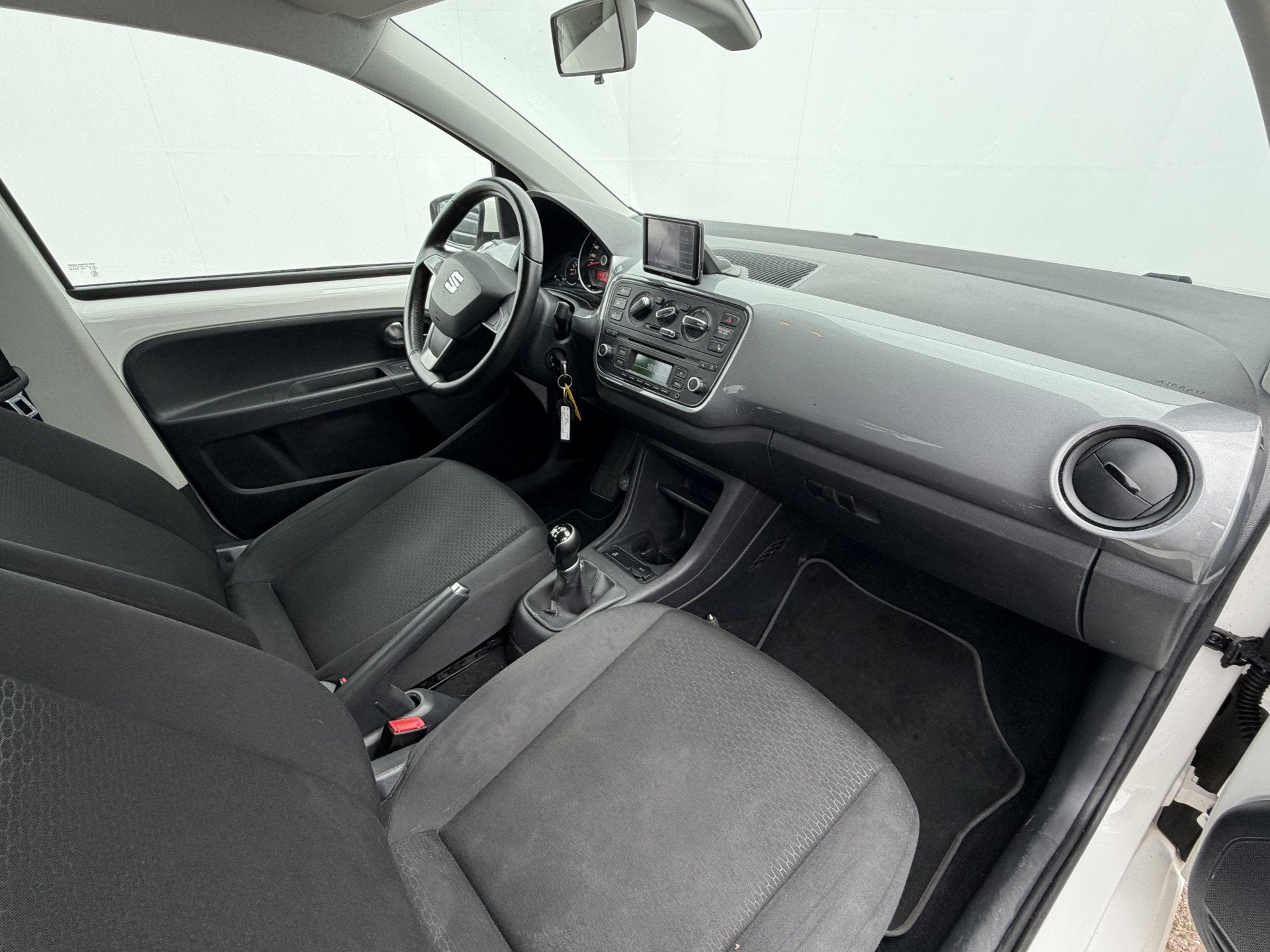 SEAT Mii 1.0 Sport Dynamic Airco Stoelverwarming Navi Blueto, Voorwielaandrijving, Euro 5, Gebruikt, 840 kg