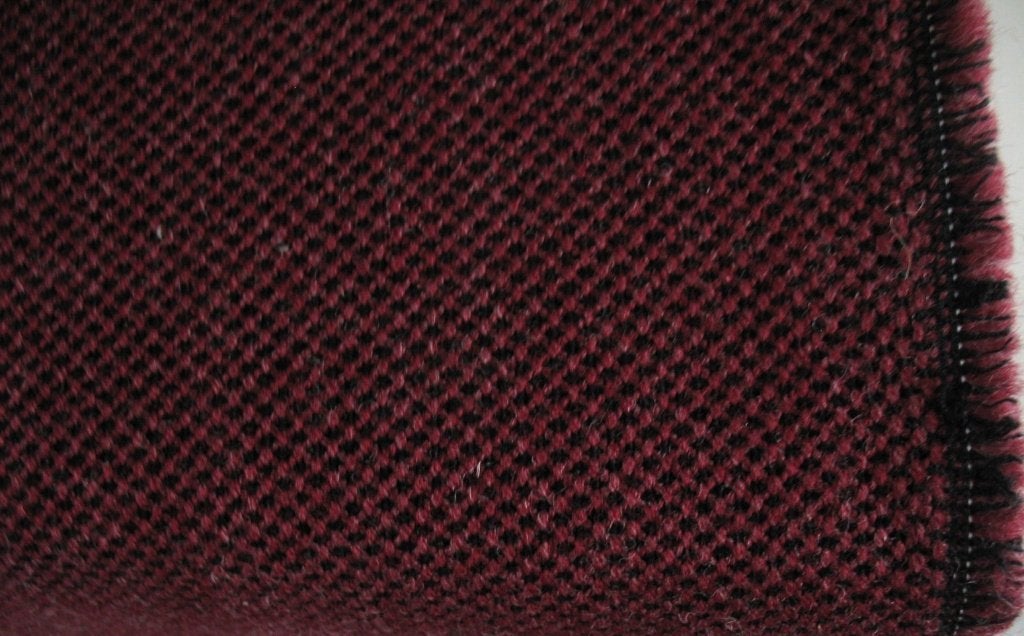 Kvadrat Skifer 2 640 rozerood op zwart; 4 meter meubelstof, Hobby en Vrije tijd, Wol, 120 cm of meer, Ophalen of Verzenden, Roze
