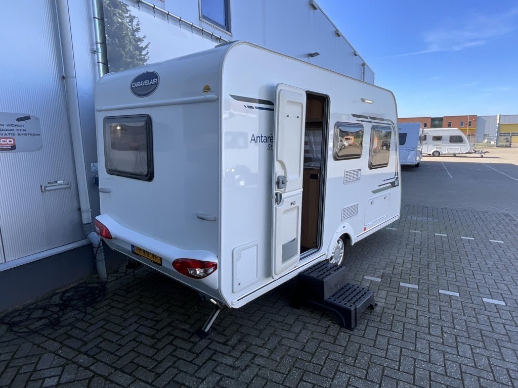 Caravelair Antares Style 390 VOORTENT-MOVER-LICHTGEW., Caravans en Kamperen, Caravans, Bedrijf, Treinzit, 750 - 1000 kg, 4 tot 5 meter