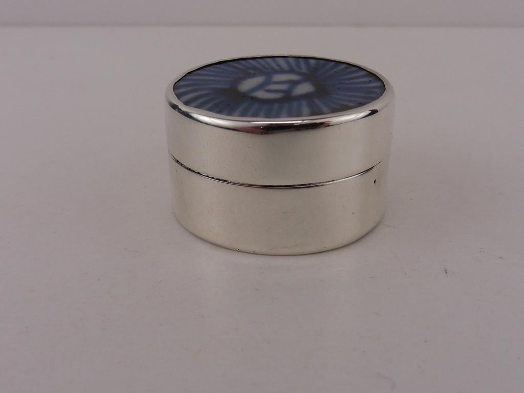 Zilveren pillendoosje                                   Z230, Antiek en Kunst, Ophalen of Verzenden, Zilver