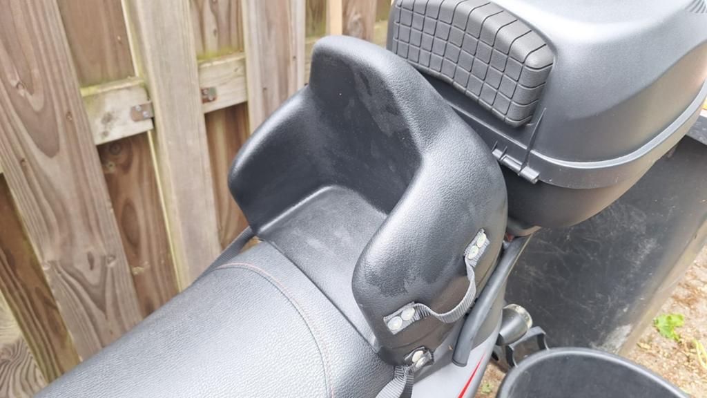 Kinderzitje voor scooter/motor - Zwart, Gebruikt, Fietsen en Brommers, Brommers | Toebehoren, Ophalen, Gebruikt, Overige typen