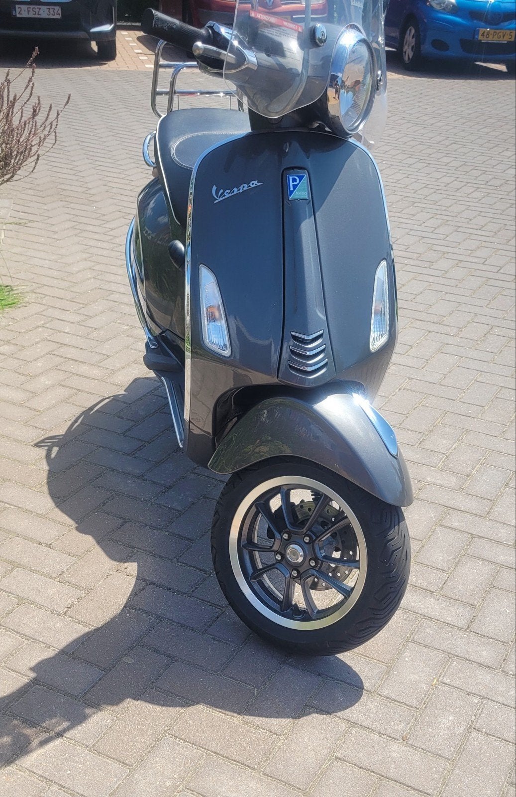 Vespa Primavera S, bj 2018, nieuwe kleur Porsche Agaat grijs, Ophalen, Zo goed als nieuw, Benzine, Vespa