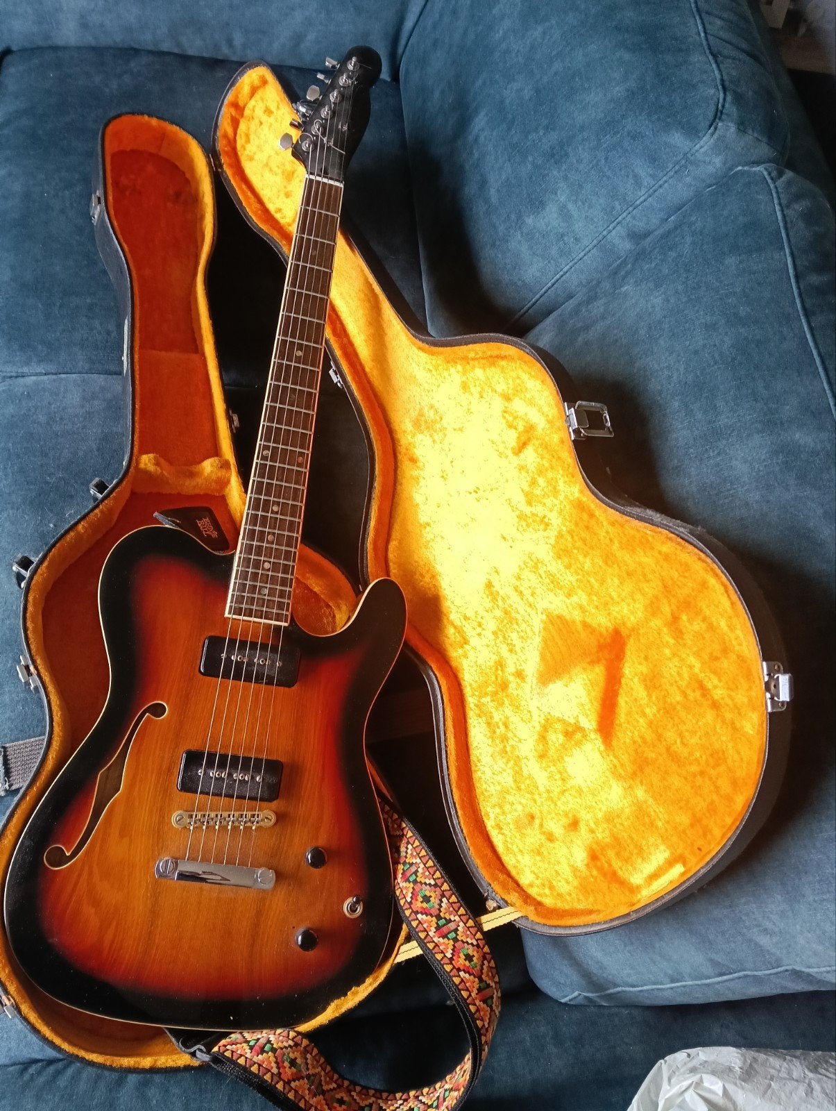 Unieke zelfgebouwde gitaar inclusief koffer, Ophalen, Zo goed als nieuw, Hollow body, Overige merken