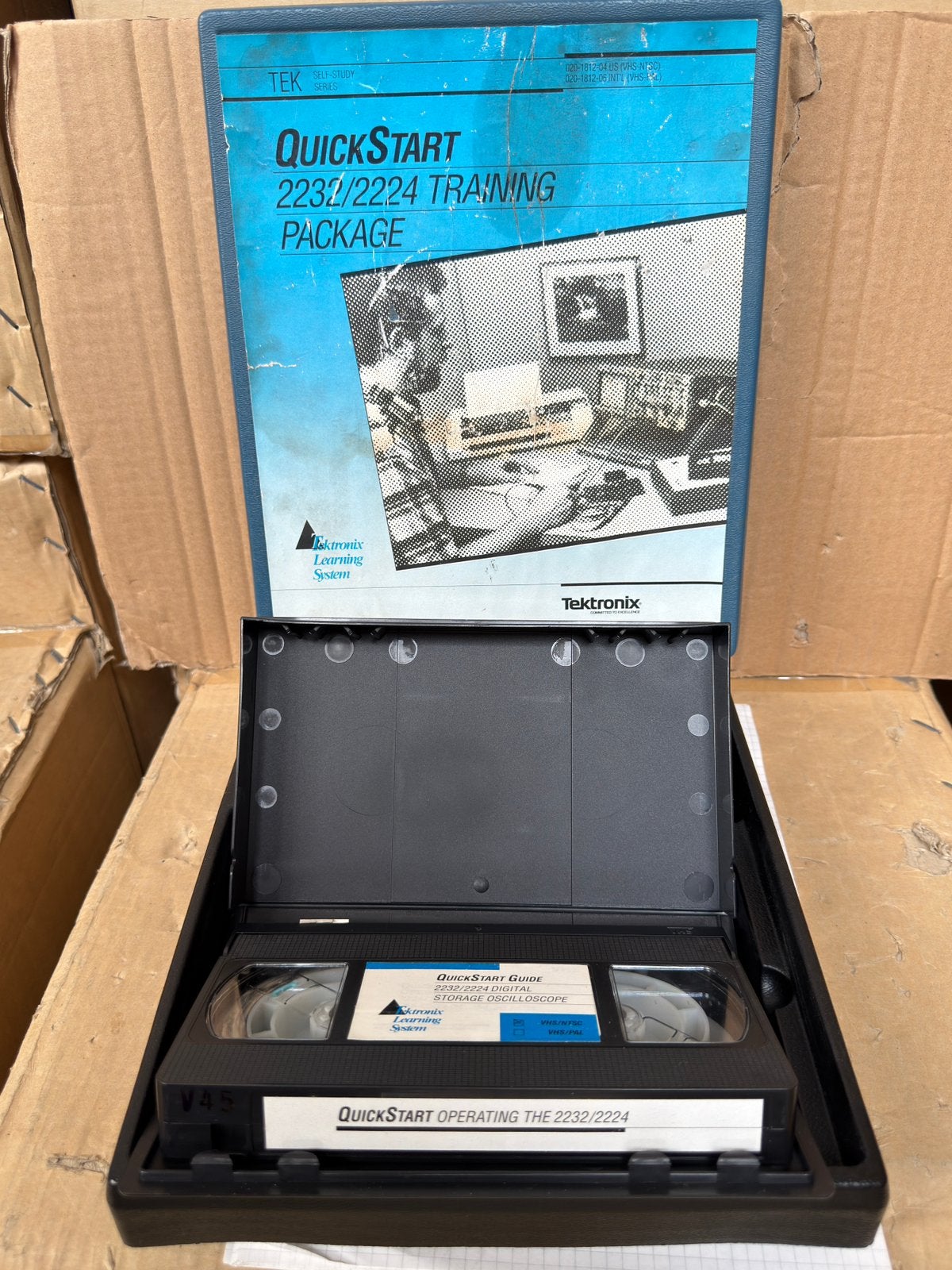 QUICKSTART GUIDE 2232/2224 DIGITAL STORAGE OSCILLOSCOPE VHS, Alle leeftijden, Ophalen of Verzenden, Zo goed als nieuw, Documentaire