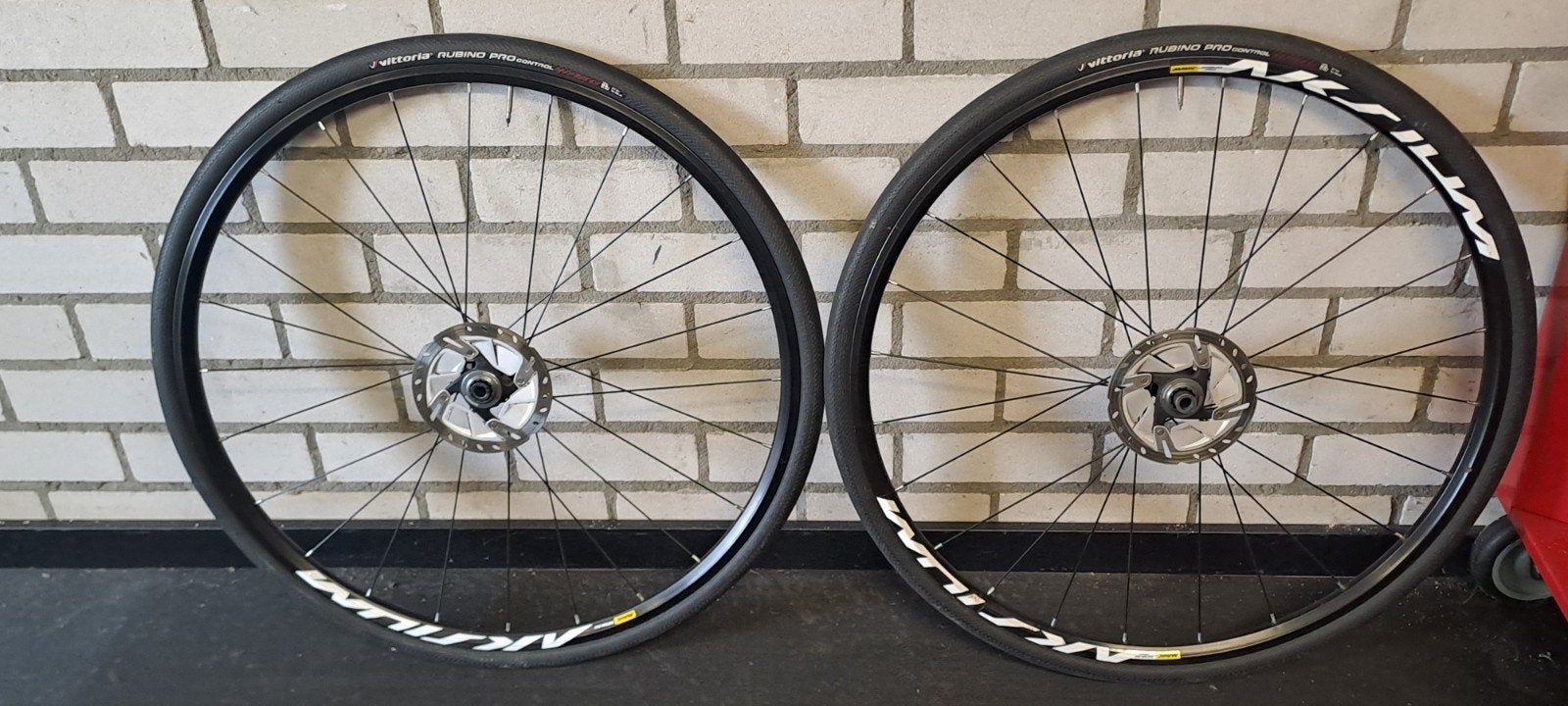 Mavic Aksium disc wielset met banden en remschijven izgst!, Ophalen