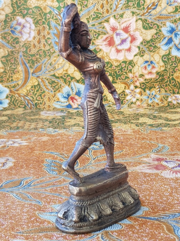 Mooi antiek brons beeldje uit India van een Devi 14,5 cm., Antiek en Kunst, Handgemaakt, India, Ophalen of Verzenden, Brons