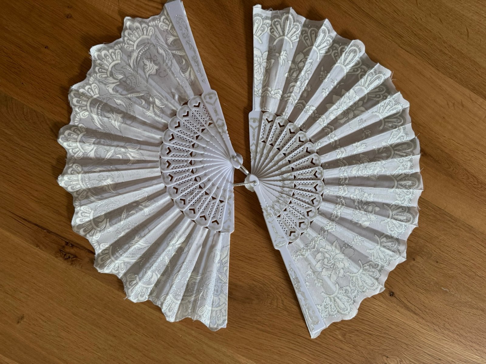 Handwaaiers - Waaiers - 2 stuks - wit - nieuw, Ophalen of Verzenden, Nieuw, Wit